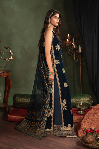 Iznik Luxury 9000 Micro Velvet Embroidered Suits