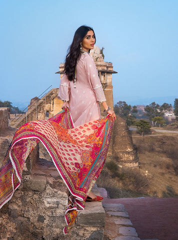 ZAINAB CHOTTANI GULNOOR CHIKANKARI LAWN