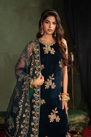 Iznik Luxury 9000 Micro Velvet Embroidered Suits