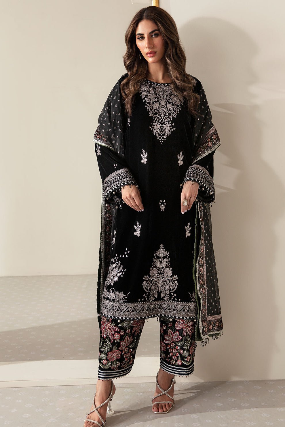 Jazmin Embroidered Velvet Formals