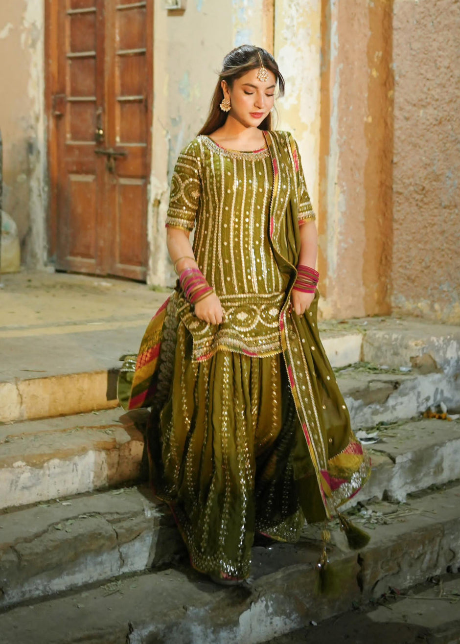 MEHNDI / MAYON DRESSES  Hadiz outfit